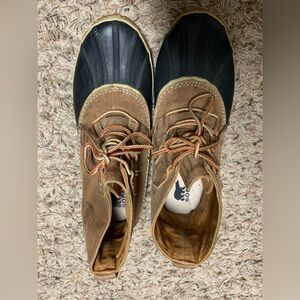 Sorel Women's Navy and Tan Rain Boots